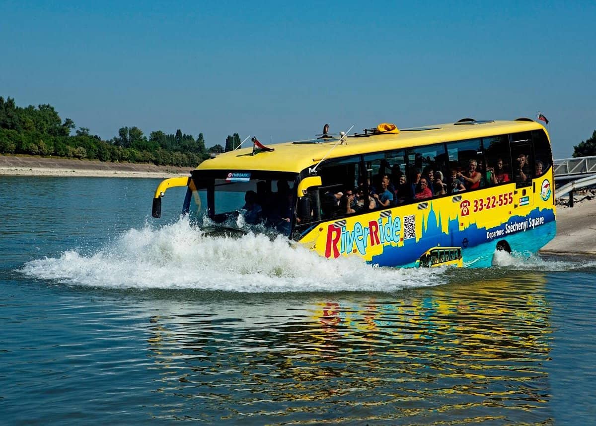 The amphibious bus splashing into the Danube River