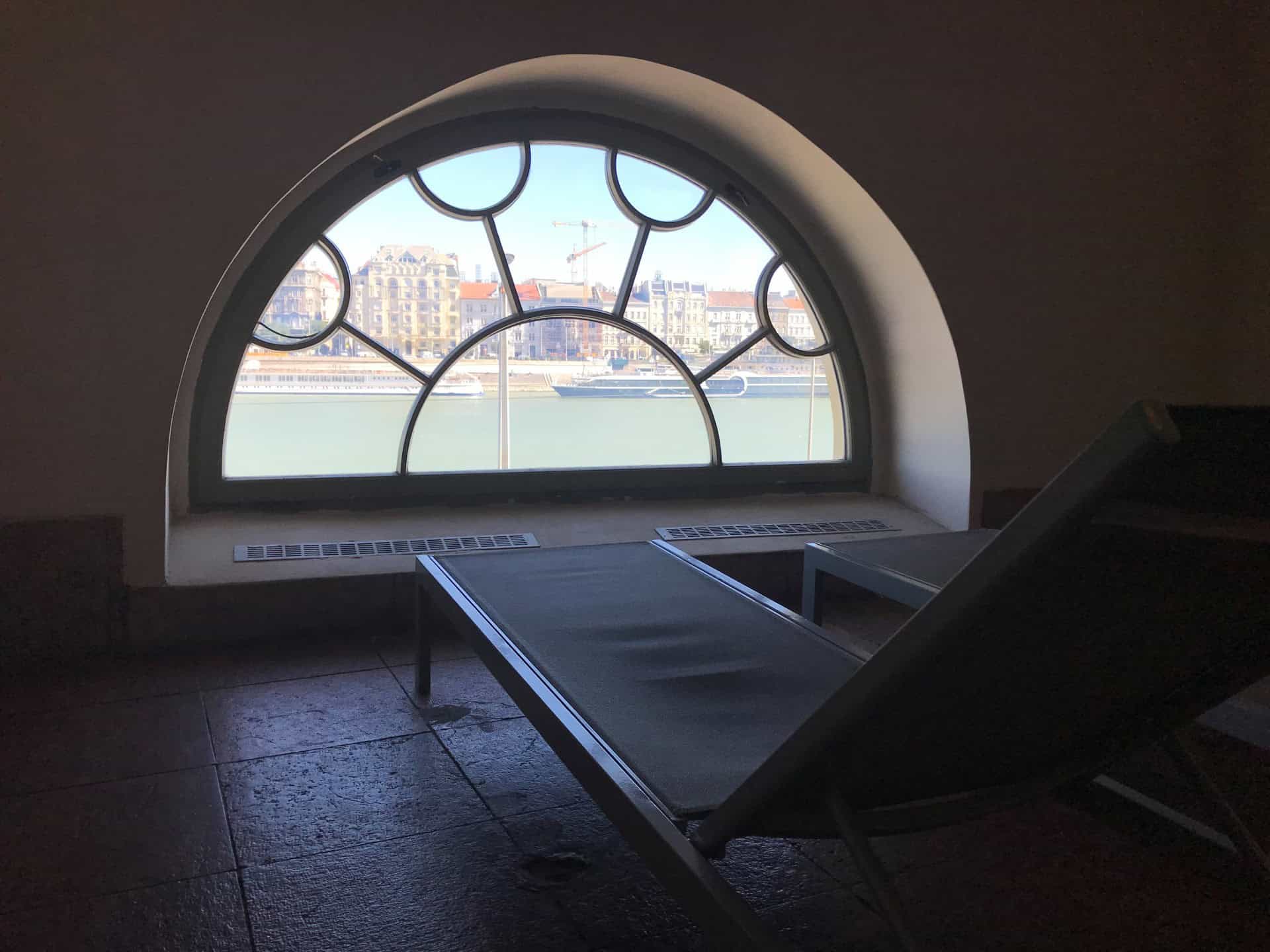 A quiet resting area with lounge chairs inside the Rudas wellness section