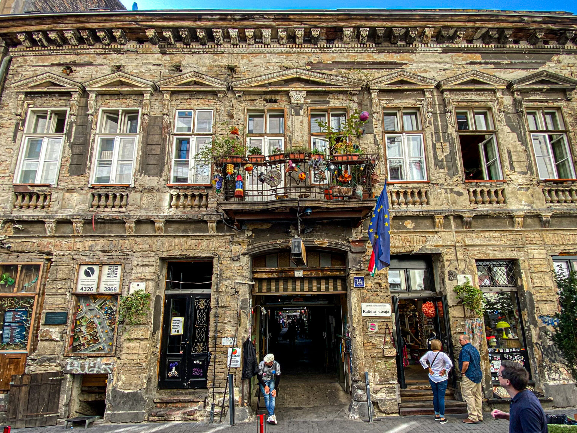 Szimpla Kert, the oldest and most popular ruin bar in Budapest