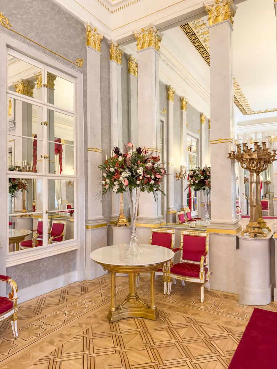 Sándor Palace - Hall of Mirrors, corner table
