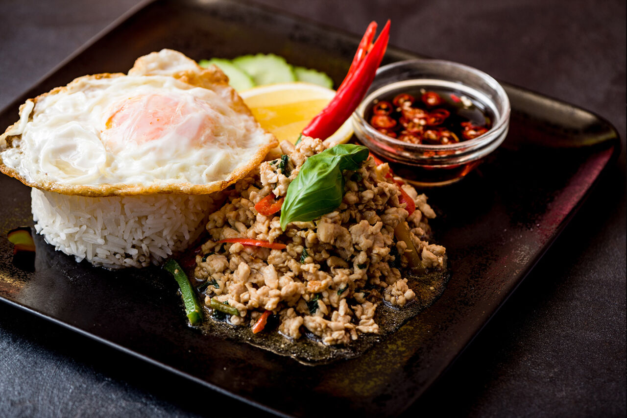A spicy and sour Tom Yum Goong soup with prawns