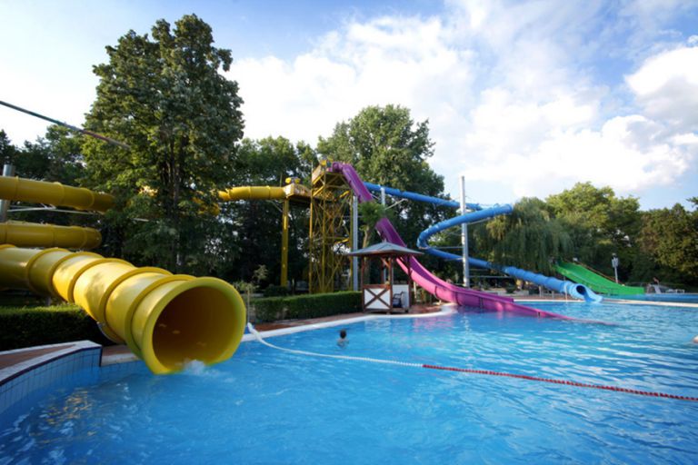 The large outdoor pools and water slide park at Rómaifürdő offer plenty of fun for visitors