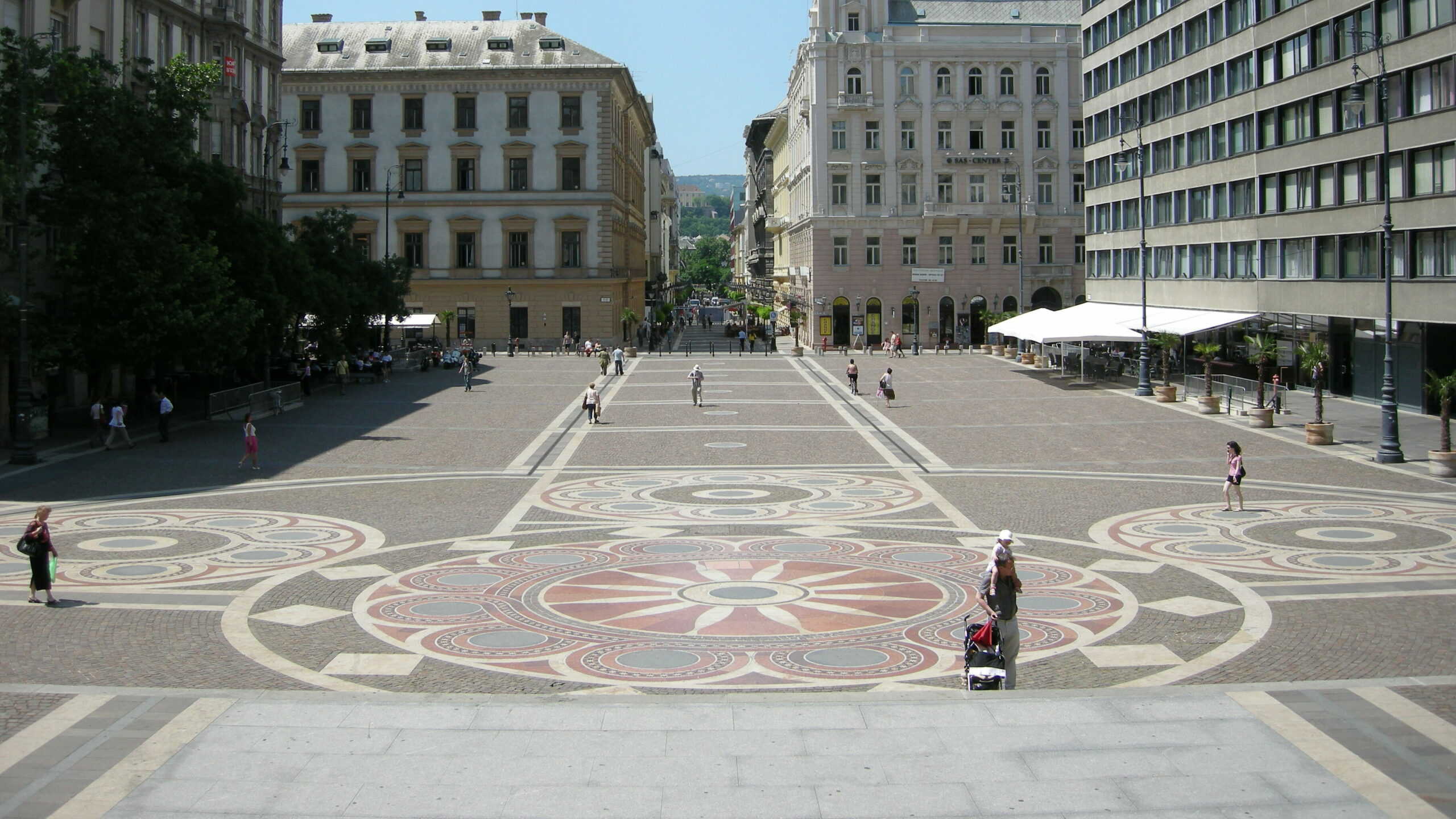 Looking down into Szent Istvan Square from the steps of the Basilica